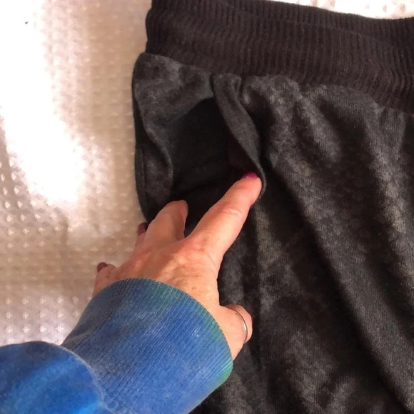 NWT Haute Red Classic Printed Hacci Jogger - Picture 8 of 12